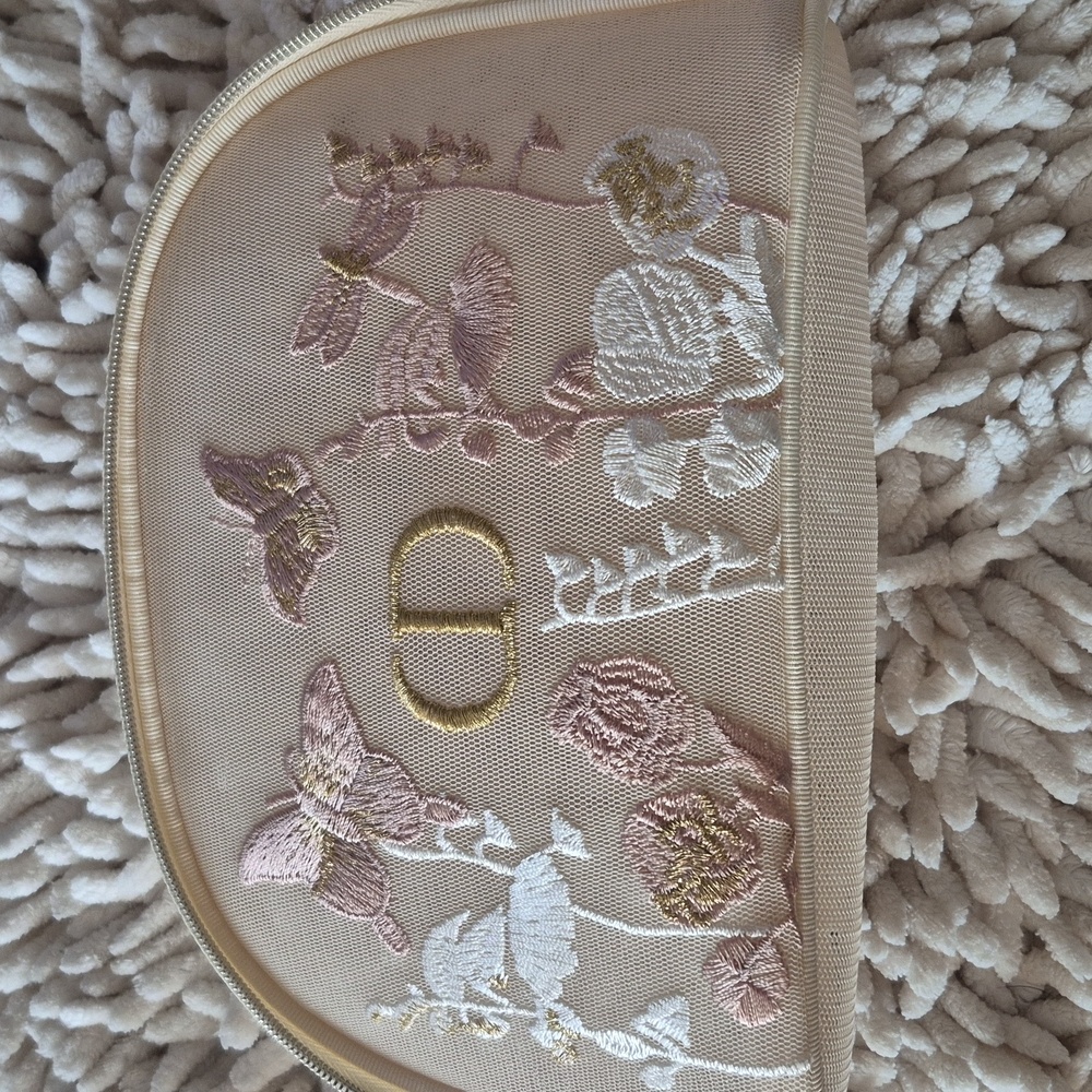 Embroidered DIOR Limited-Edition Bag  [B4]